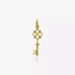 Pingente em ouro chave retro com diamante